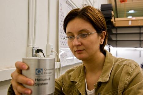 O româncă, premiată de Obama pentru debutul în cariera ştiinţifică